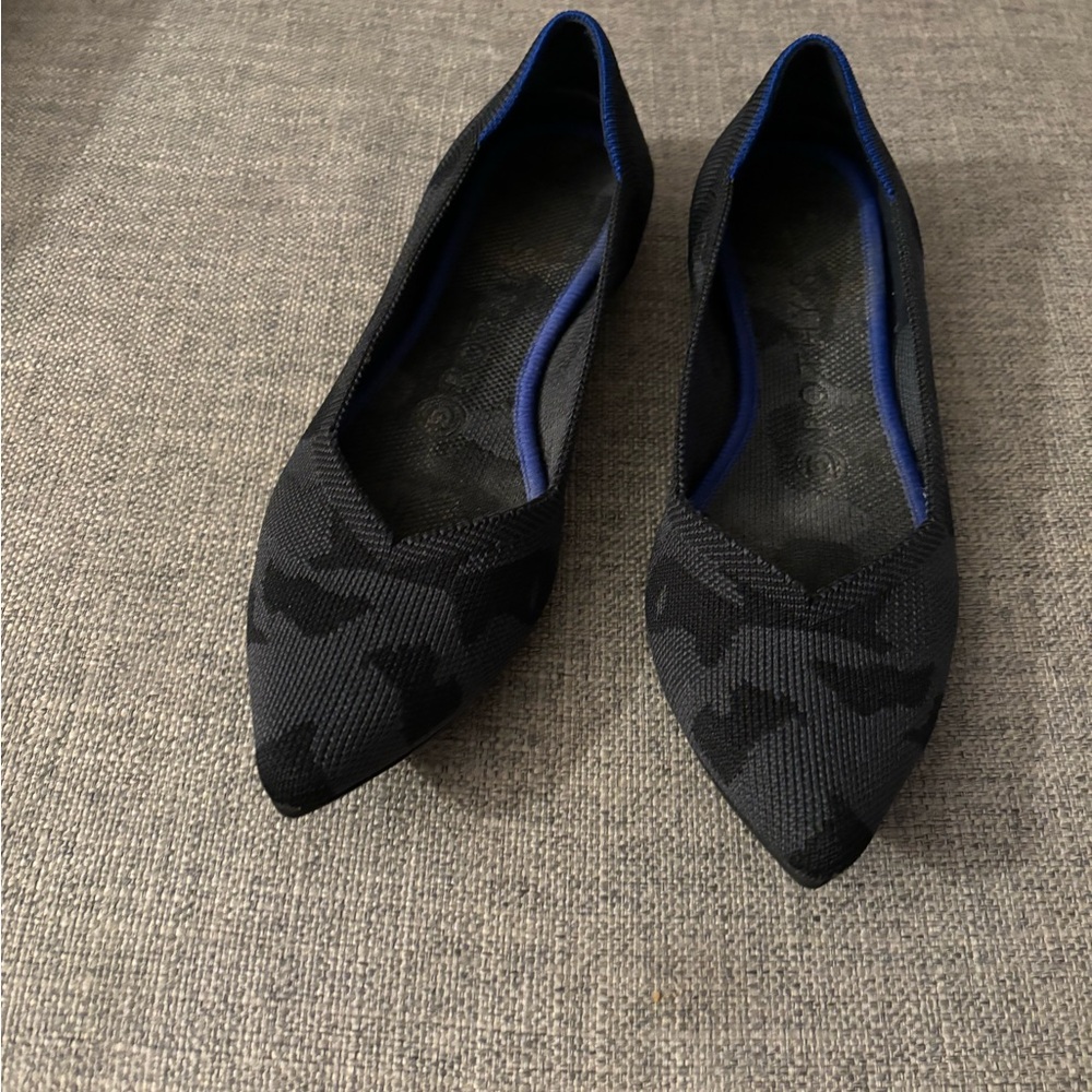 Rothy’s camo pointed toe flats. In EUC.